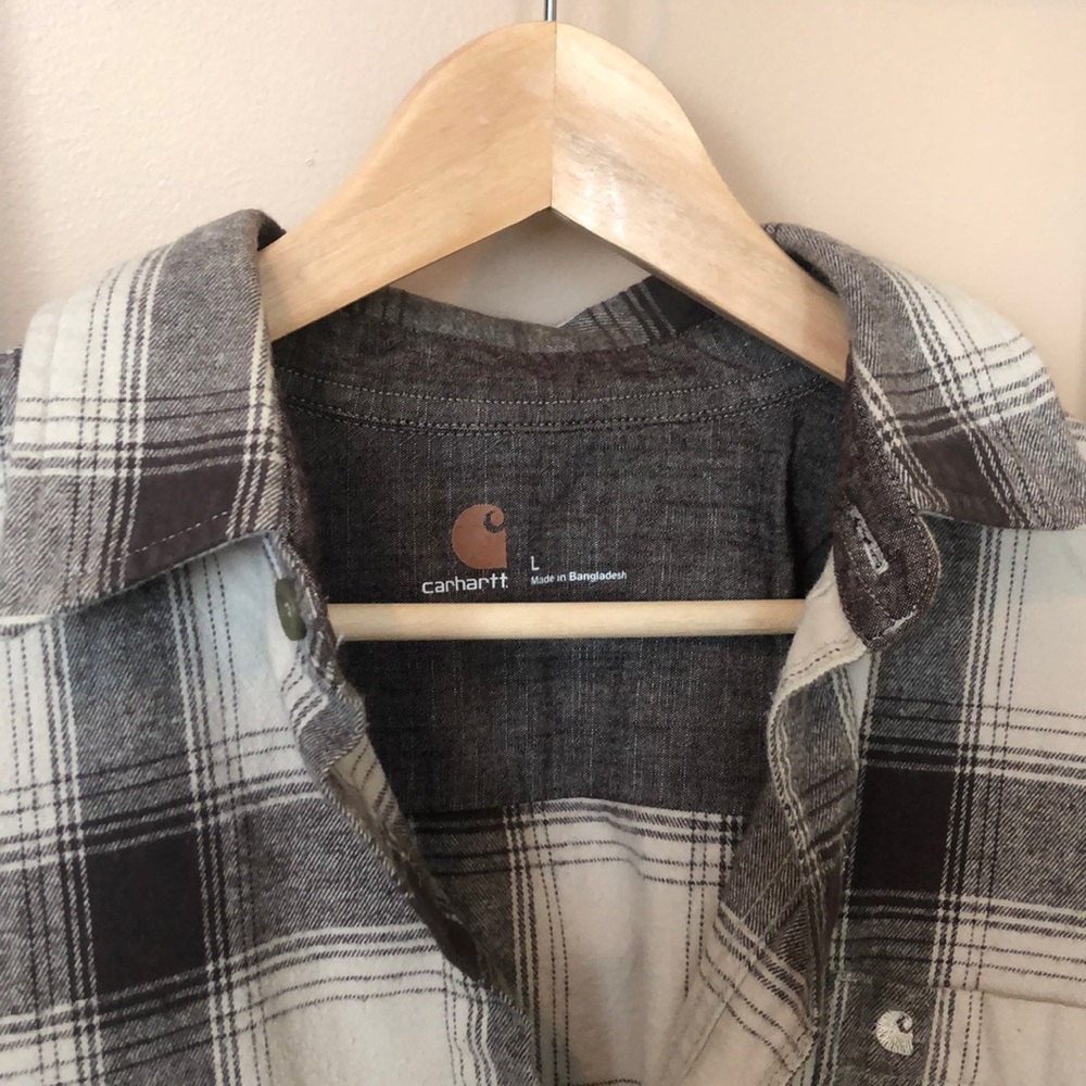 Never worn *PLAID BUTTON-UP FLANNEL*